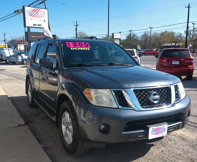 Nissan Pathfinder Vehicle Full-screen Gallery Image 01
