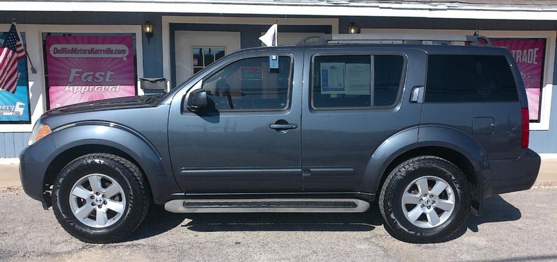 Nissan Pathfinder Vehicle Full-screen Gallery Image 02