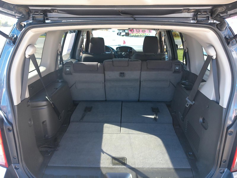 Nissan Pathfinder Vehicle Full-screen Gallery Image 04