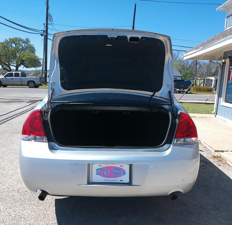 Chevrolet Impala Limited Vehicle Full-screen Gallery Image 04