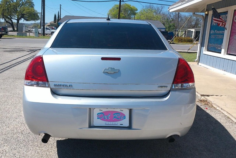 Chevrolet Impala Limited Vehicle Full-screen Gallery Image 05