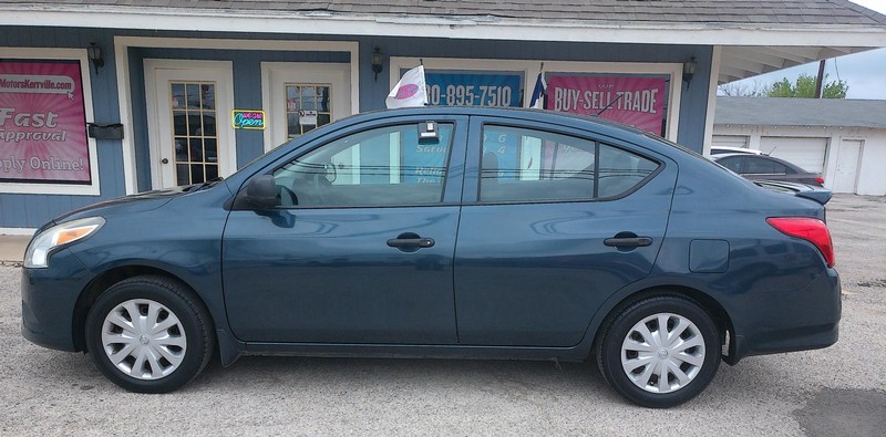 Nissan Versa Vehicle Full-screen Gallery Image 01