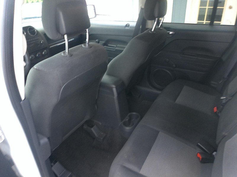 Jeep Patriot Vehicle Full-screen Gallery Image 04