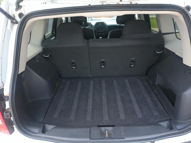 Jeep Patriot Vehicle Full-screen Gallery Image 05