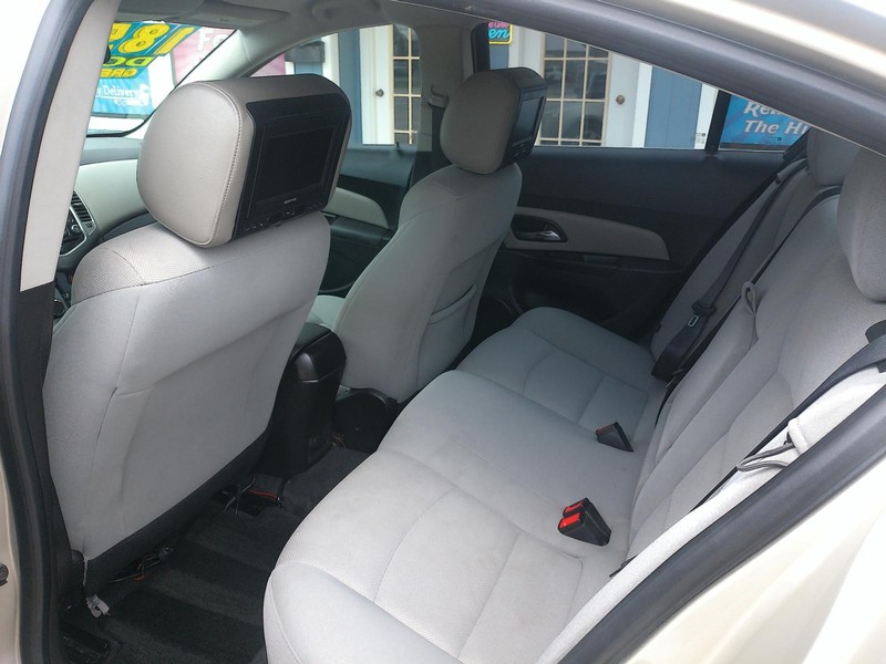 Chevrolet Cruze Vehicle Full-screen Gallery Image 03