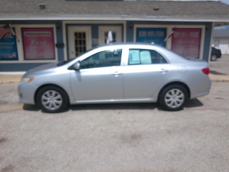 Toyota Corolla Vehicle Full-screen Gallery Image 02