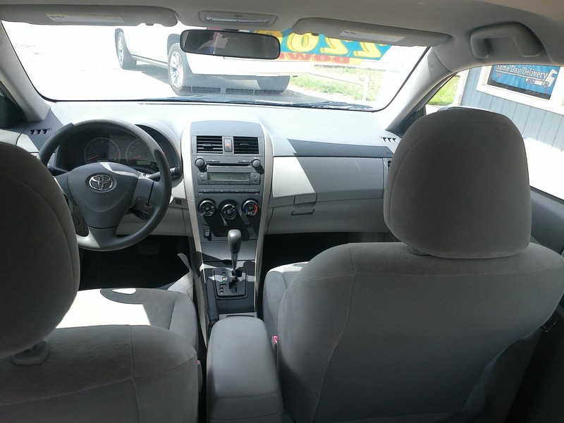 Toyota Corolla Vehicle Full-screen Gallery Image 04