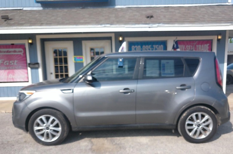 Kia Soul Vehicle Full-screen Gallery Image 02