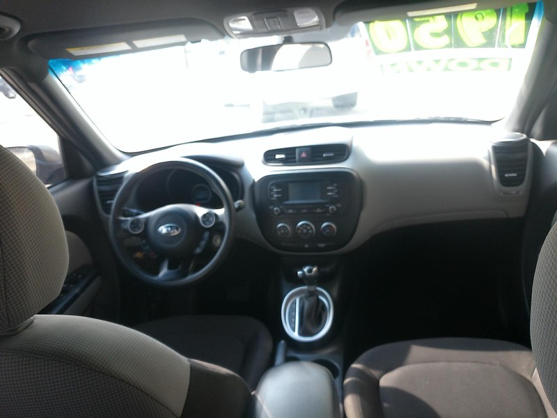 Kia Soul Vehicle Full-screen Gallery Image 03
