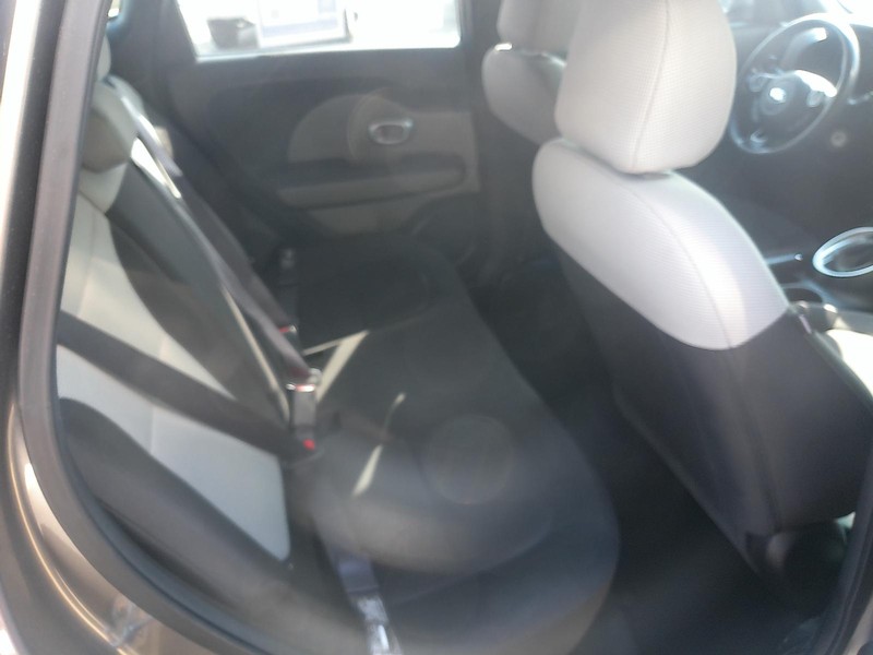 Kia Soul Vehicle Full-screen Gallery Image 04