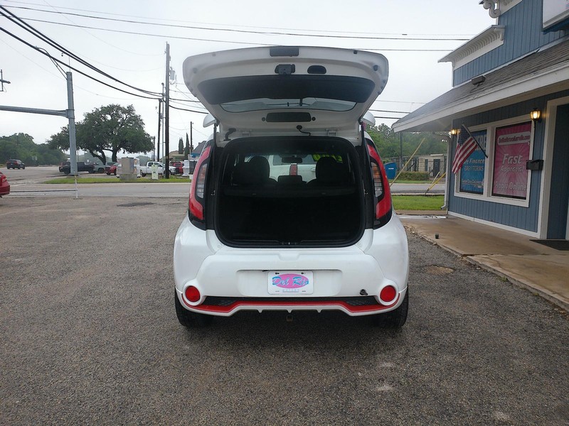 Kia Soul Vehicle Full-screen Gallery Image 06
