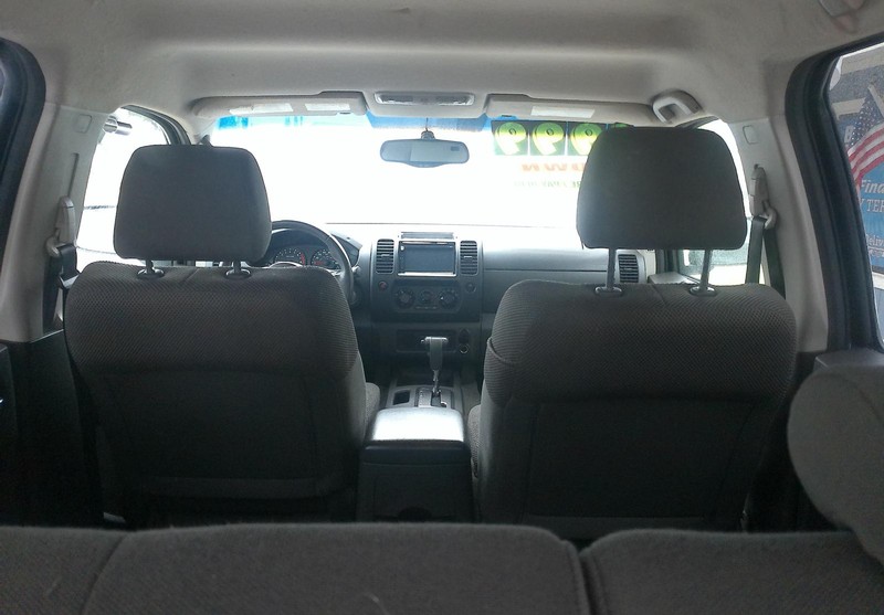 Nissan Xterra Vehicle Full-screen Gallery Image 05