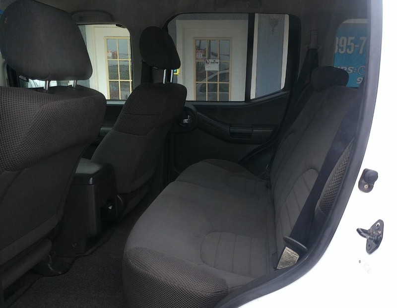 Nissan Xterra Vehicle Full-screen Gallery Image 06