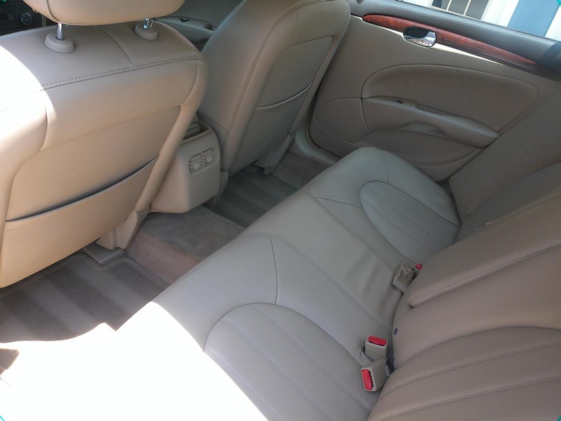Buick Lucerne Vehicle Full-screen Gallery Image 04