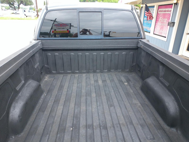Ford F-150 Vehicle Full-screen Gallery Image 04
