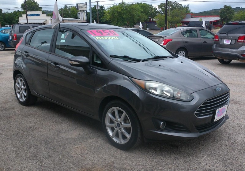 Ford Fiesta Vehicle Full-screen Gallery Image 01
