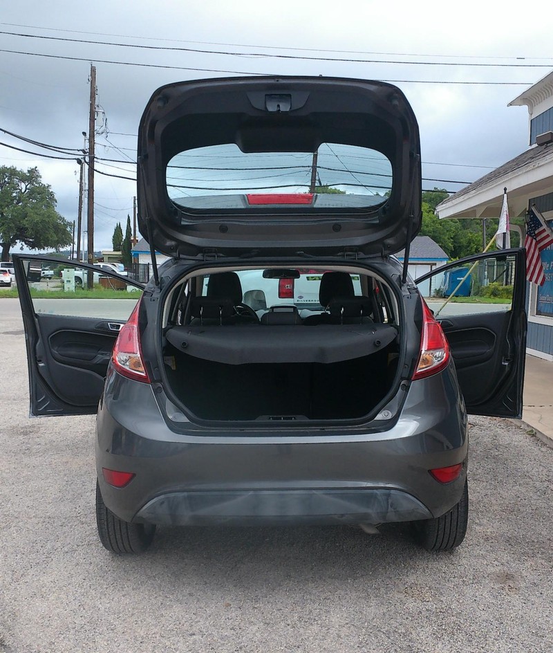 Ford Fiesta Vehicle Full-screen Gallery Image 07