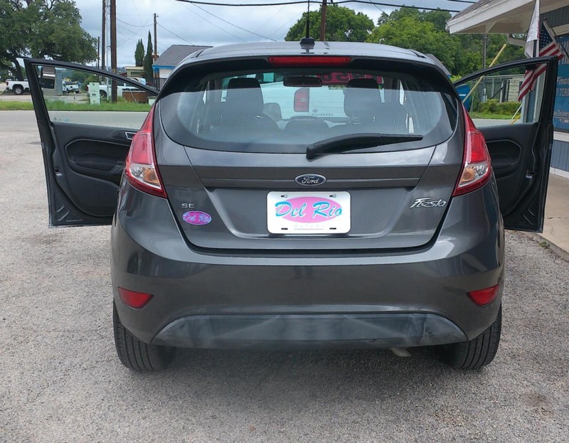 Ford Fiesta Vehicle Full-screen Gallery Image 08