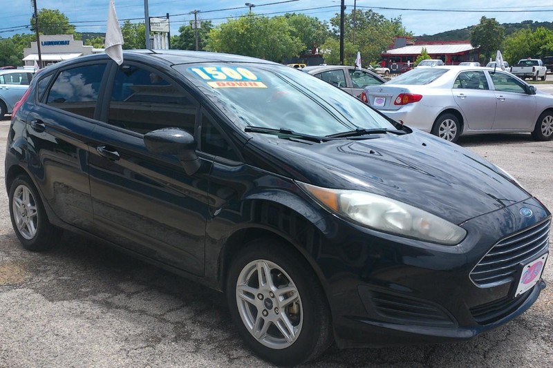 Ford Fiesta Vehicle Full-screen Gallery Image 01