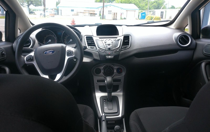 Ford Fiesta Vehicle Full-screen Gallery Image 03