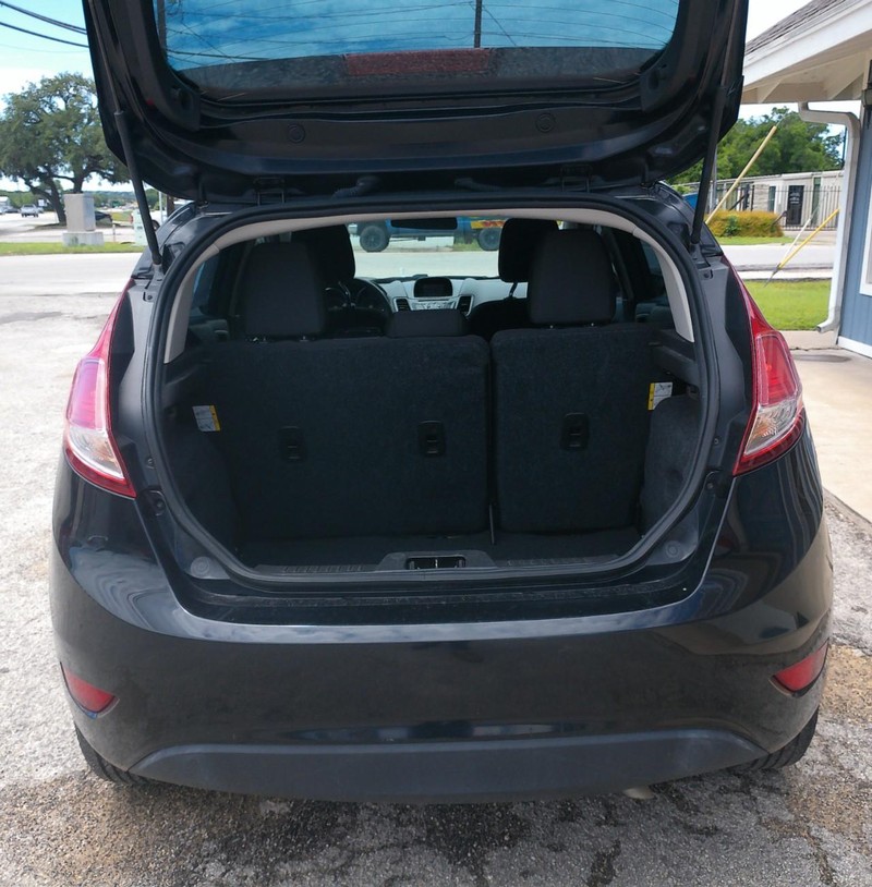 Ford Fiesta Vehicle Full-screen Gallery Image 05
