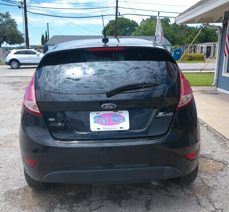 Ford Fiesta Vehicle Full-screen Gallery Image 06