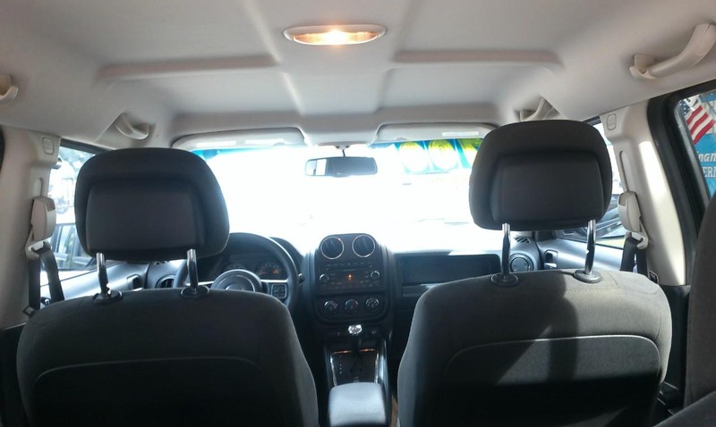 Jeep Patriot Vehicle Full-screen Gallery Image 04
