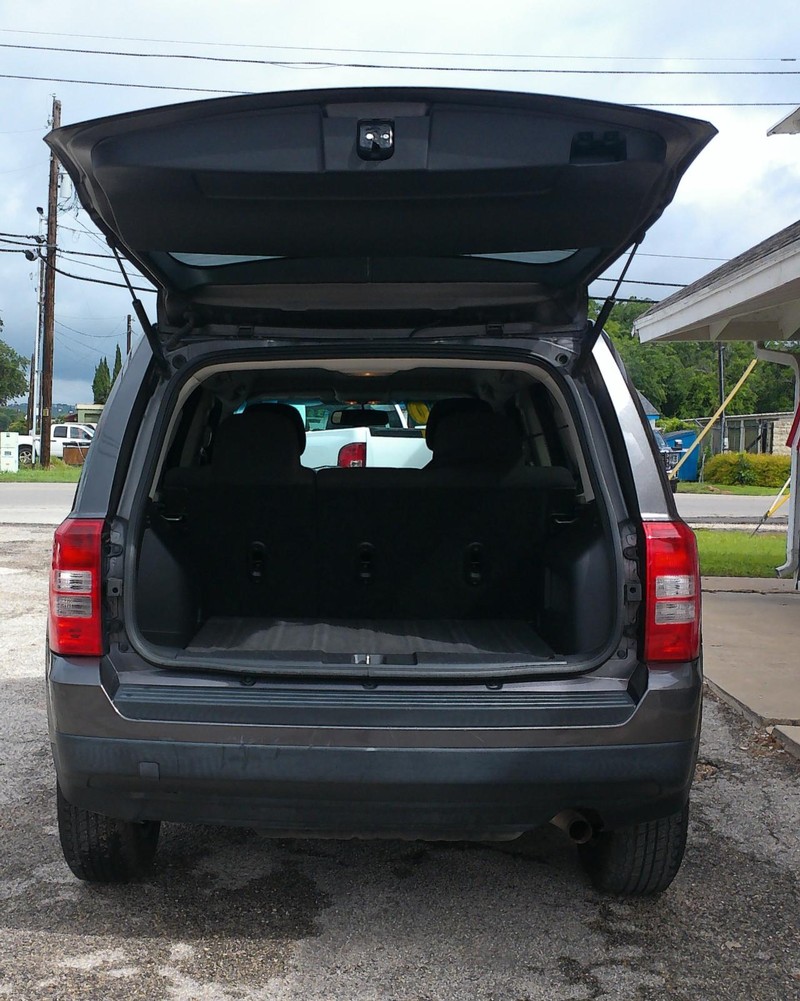 Jeep Patriot Vehicle Full-screen Gallery Image 05