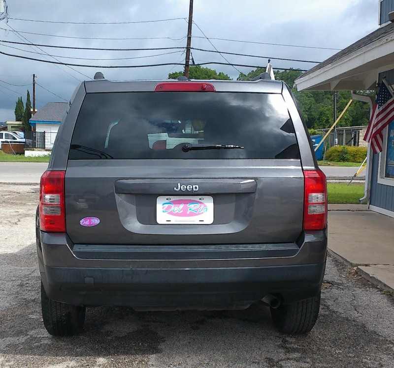 Jeep Patriot Vehicle Full-screen Gallery Image 06