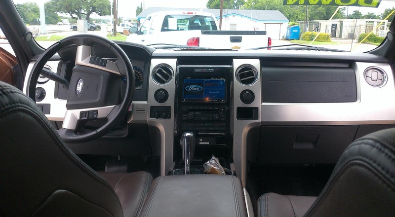 Ford F-150 Vehicle Full-screen Gallery Image 03