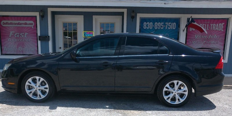 Ford Fusion Vehicle Full-screen Gallery Image 01