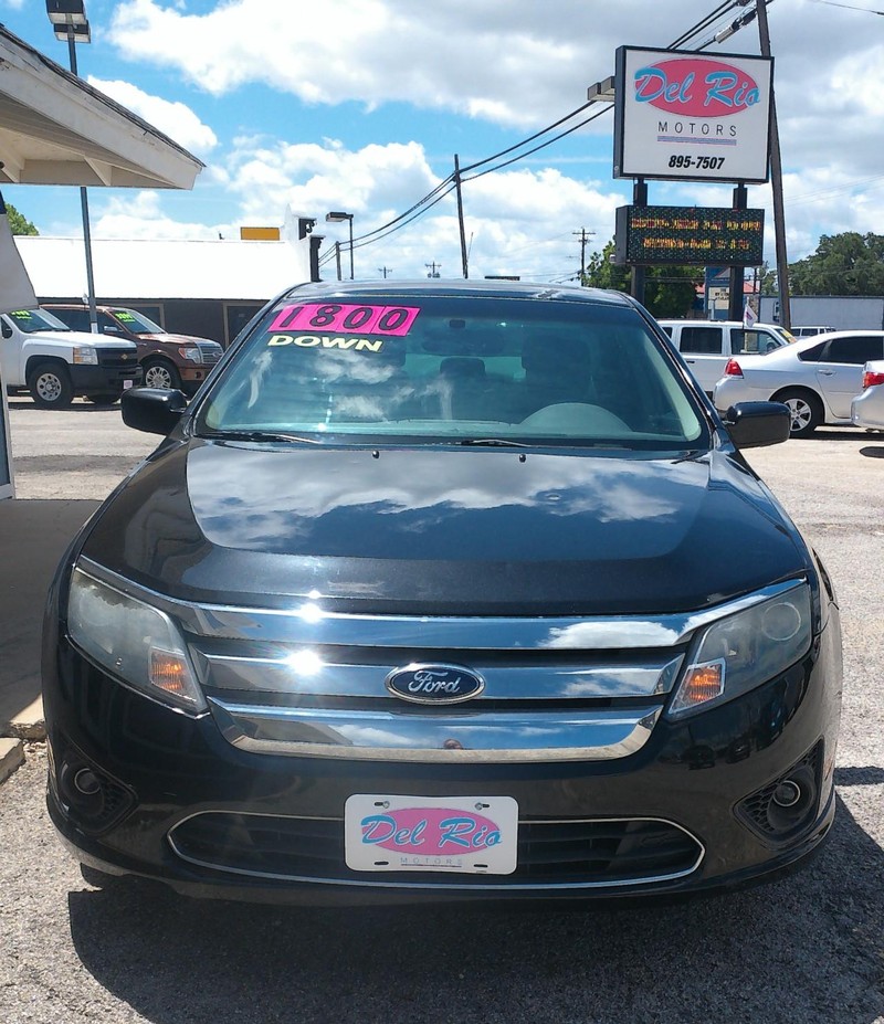 Ford Fusion Vehicle Full-screen Gallery Image 02