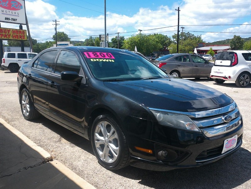 Ford Fusion Vehicle Full-screen Gallery Image 05