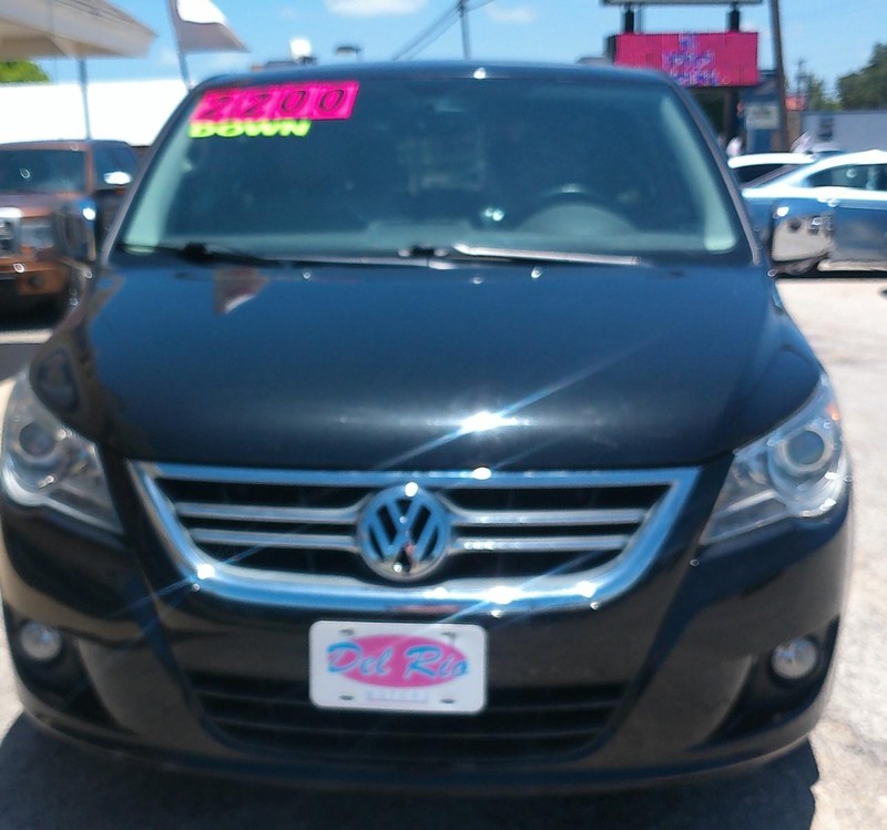 Volkswagen Routan Vehicle Full-screen Gallery Image 02