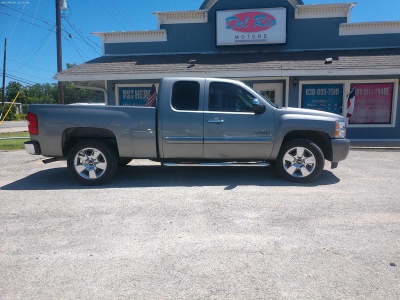 Chevrolet Silverado 1500 Vehicle Full-screen Gallery Image 03