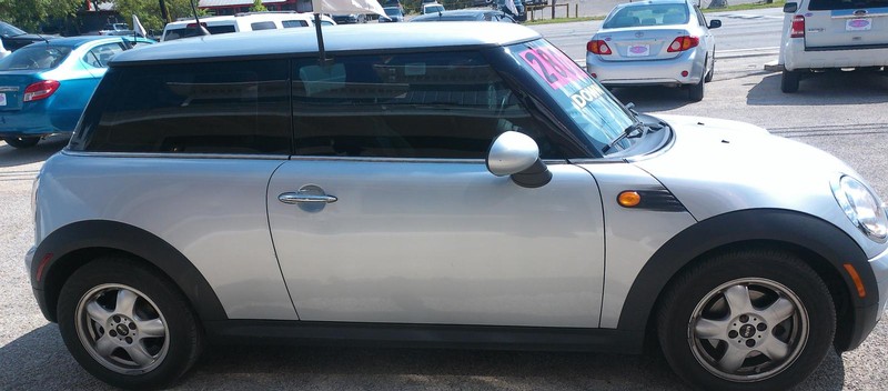 MINI Cooper Hardtop Vehicle Full-screen Gallery Image 03