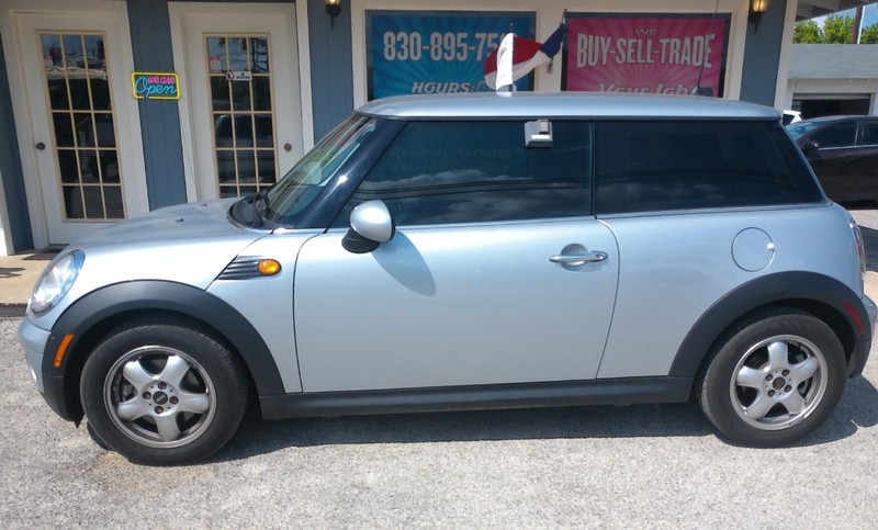 MINI Cooper Hardtop Vehicle Full-screen Gallery Image 04