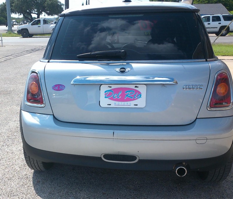 MINI Cooper Hardtop Vehicle Full-screen Gallery Image 05
