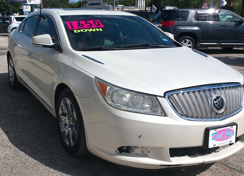 Buick LaCrosse Vehicle Full-screen Gallery Image 02