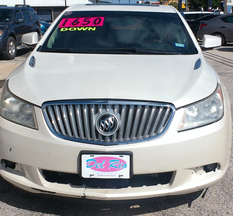 Buick LaCrosse Vehicle Full-screen Gallery Image 03