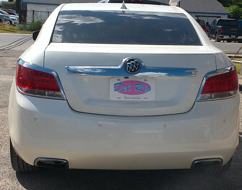 Buick LaCrosse Vehicle Full-screen Gallery Image 06