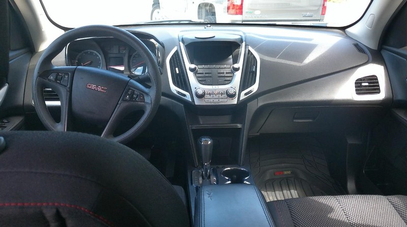 GMC Terrain Vehicle Full-screen Gallery Image 07