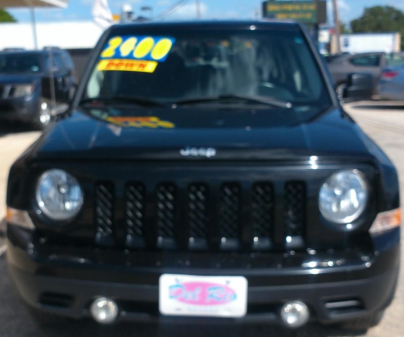 Jeep Patriot Vehicle Full-screen Gallery Image 01