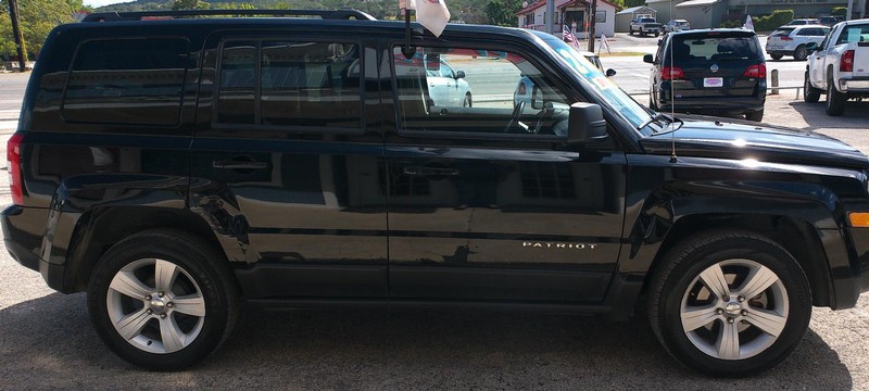 Jeep Patriot Vehicle Full-screen Gallery Image 03