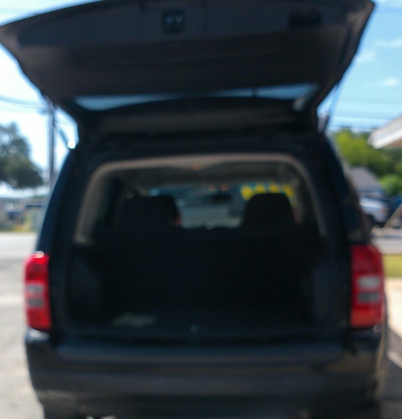 Jeep Patriot Vehicle Full-screen Gallery Image 07