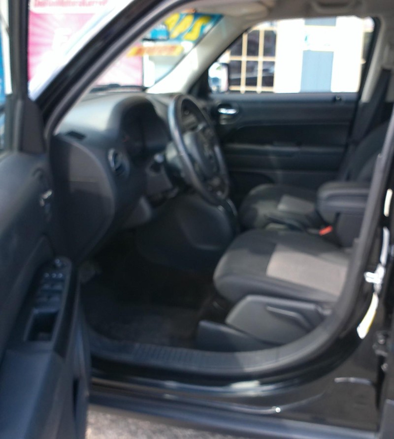 Jeep Patriot Vehicle Full-screen Gallery Image 11
