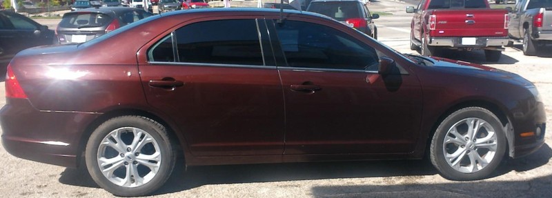Ford Fusion Vehicle Full-screen Gallery Image 02