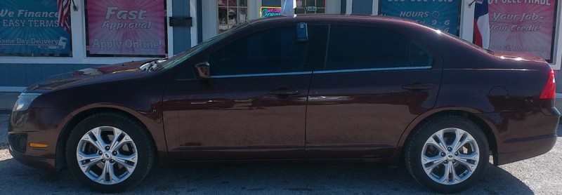 Ford Fusion Vehicle Full-screen Gallery Image 05