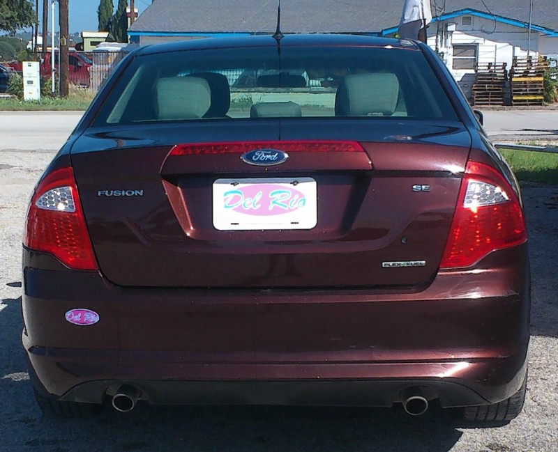 Ford Fusion Vehicle Full-screen Gallery Image 06