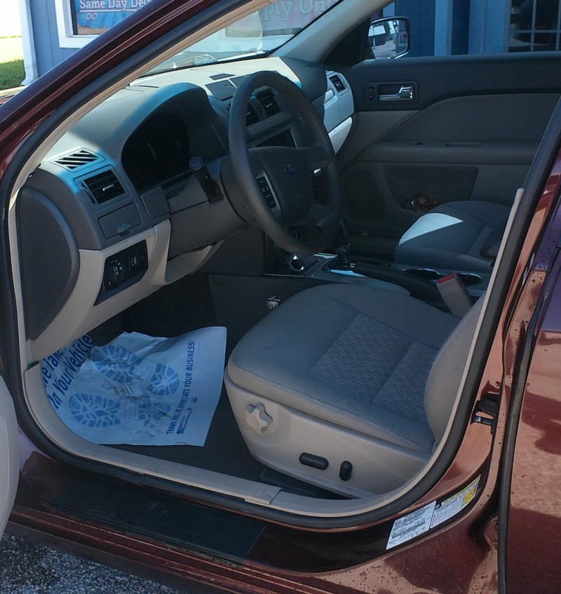 Ford Fusion Vehicle Full-screen Gallery Image 10